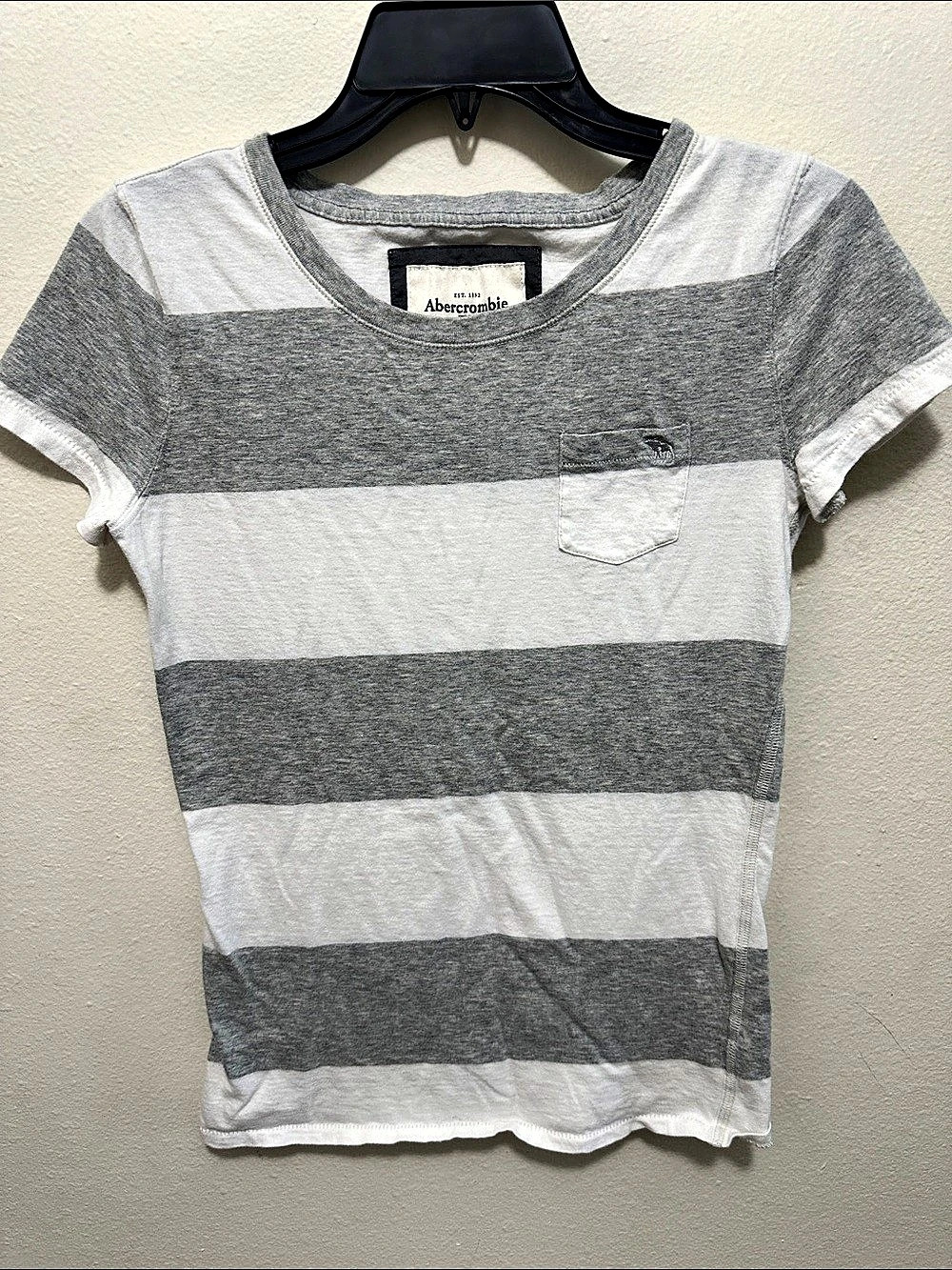 Abercrombie & Fitch Striped Short Sleeve Tee in Gray & White Size Large